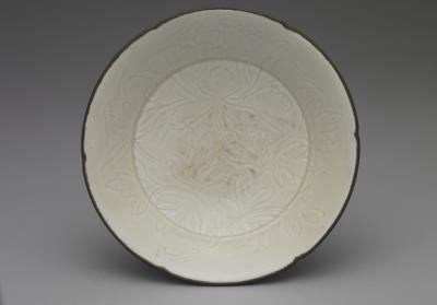 图片[2]-Plate with incised peony design, Ding ware, Northern Song to Jin dynasties, 11th-13th centuries-China Archive